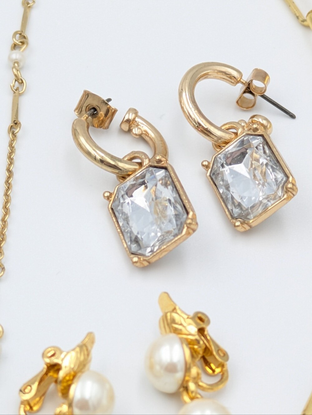 Mixed jewelry lot vintage to modern articulated tiger shoulder brooch, pendants - Picture 4 of 10